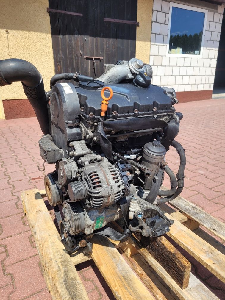 Silnik kompletny 1.9 tdi AXB AXC  VW T5 transporter Volkswagen