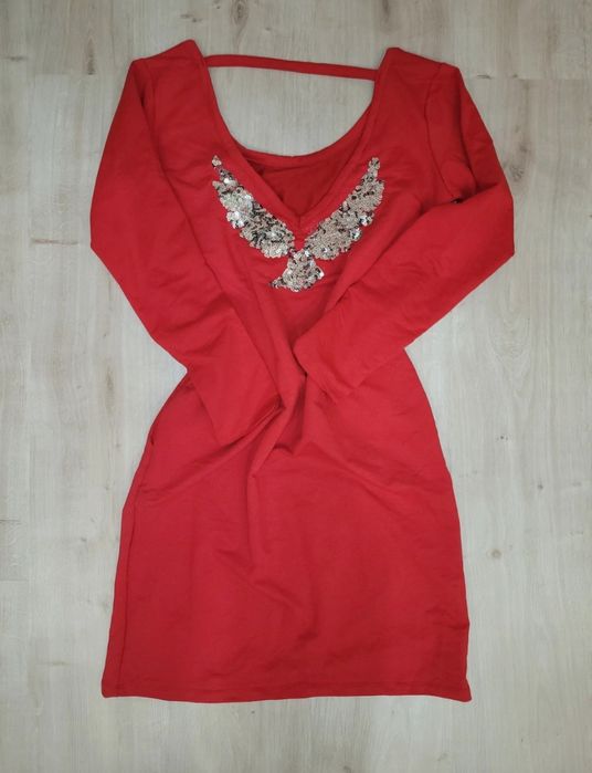 Nowa czerwona sukienka