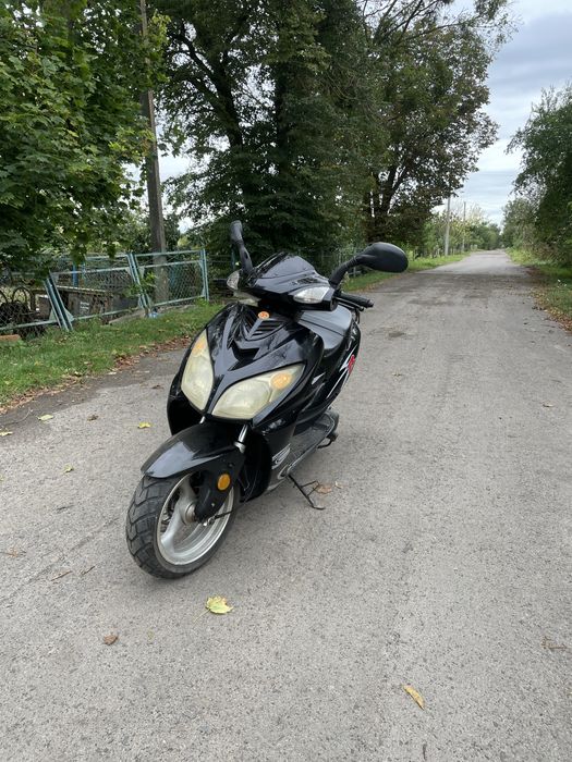 Продам скутер 150 кубів на документах