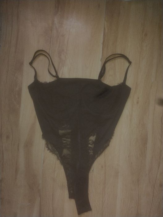 Koronkowe czarne body