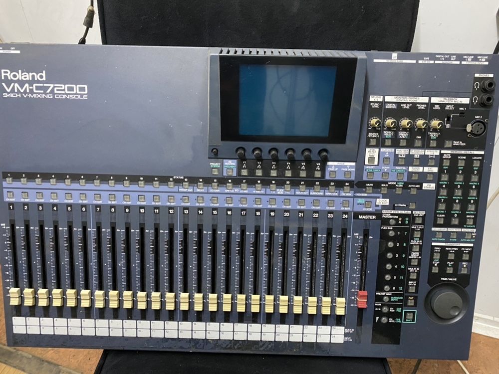 Mesa digital Roland VM-C 7200