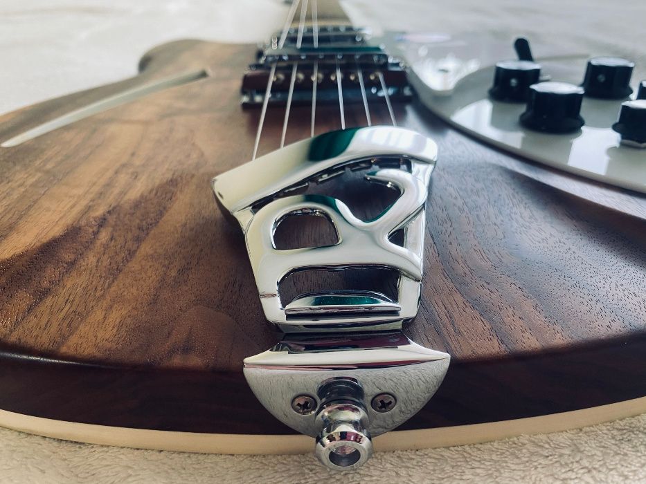 Rickenbacker 360 Walnut + case