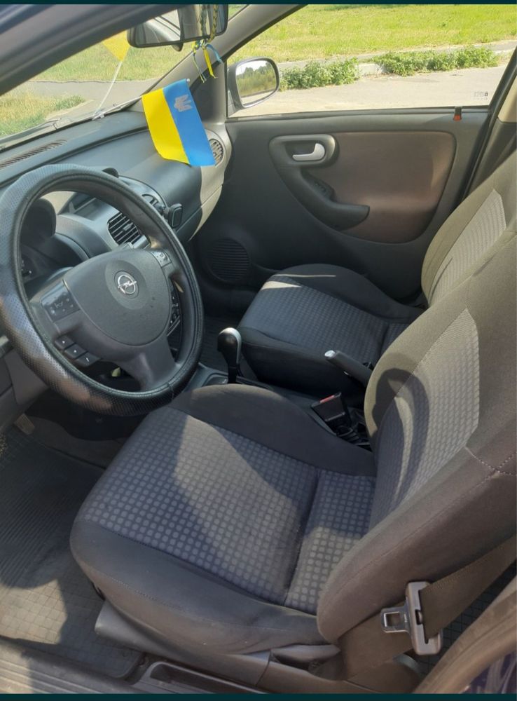 Opel corsa c 2004 рік