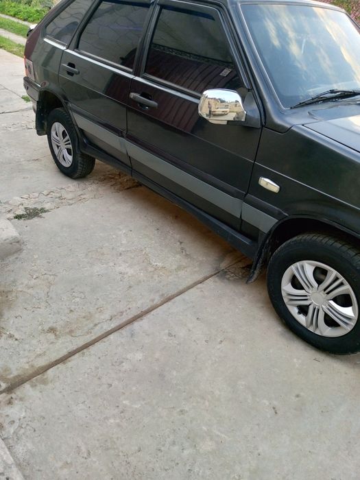 Продам 2114 в гарному стані машина вартує всі питання по телефоні