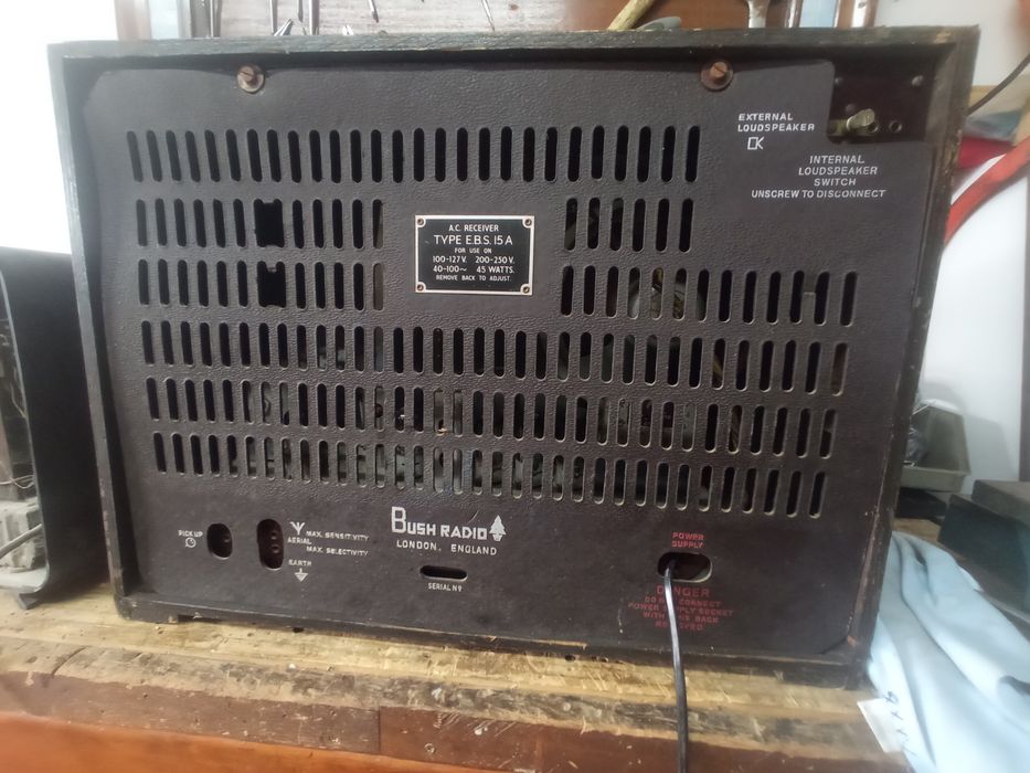 rádio  modelo Bush DAC11,