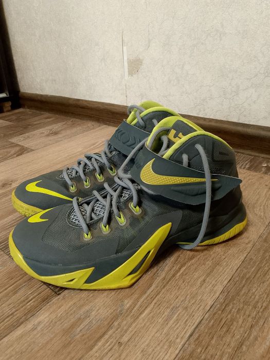 Баскетбрл кроссовки Nike Lebron Soldier 8