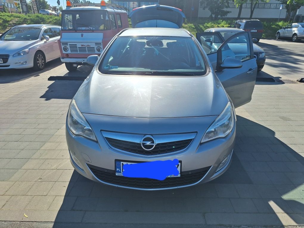 Opel Astra J 2011r