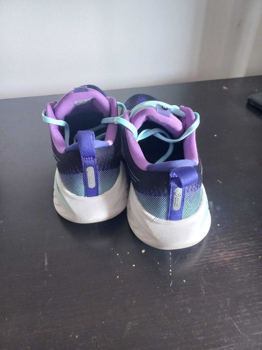 Ténis ASICS (39.5) corrida