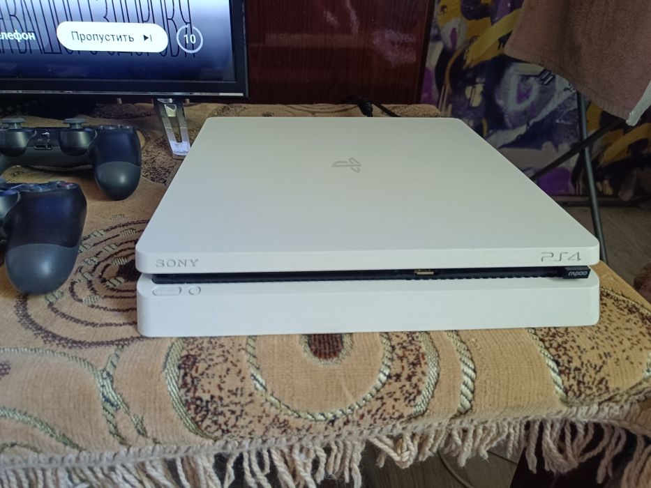 Sony PlayStation 4 slim в идеальном состоянии