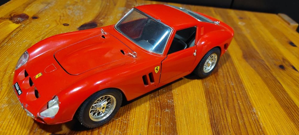 Model 1:18 Ferrari GTO Bburago Złom
