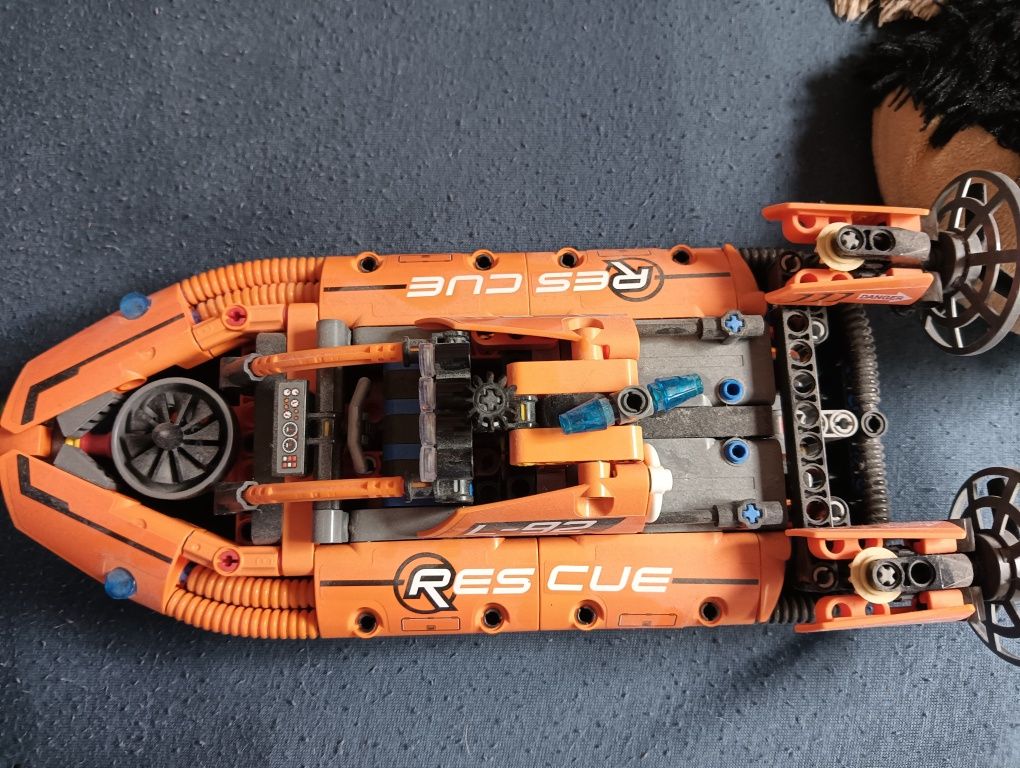 LEGO technic poduszkowiec 42120