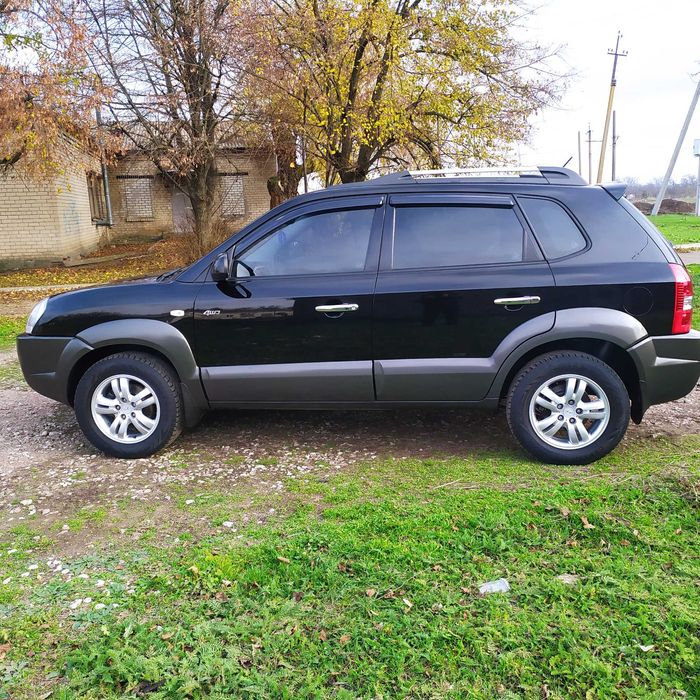 Полноприводный  Туксон на автомате с газом Состояние отличное