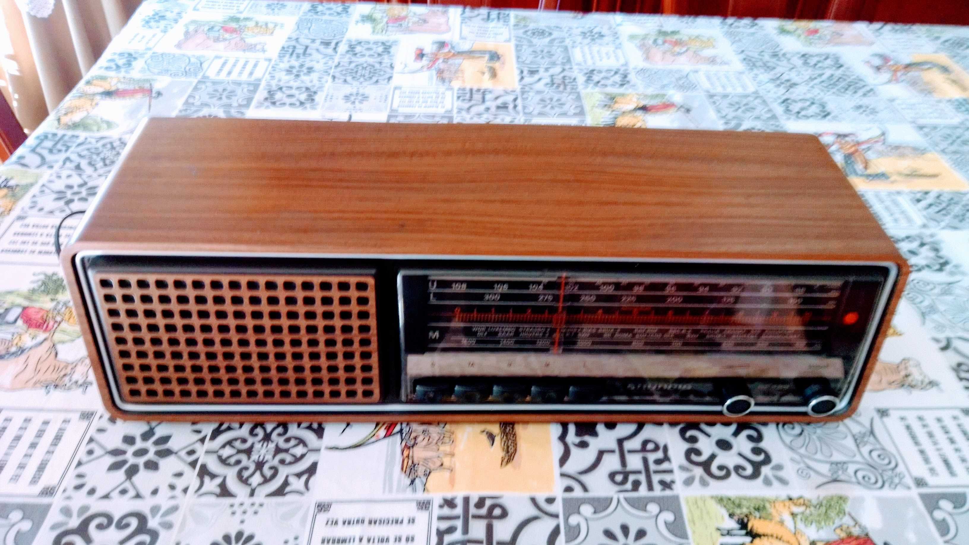 Rádio Grundig RF420