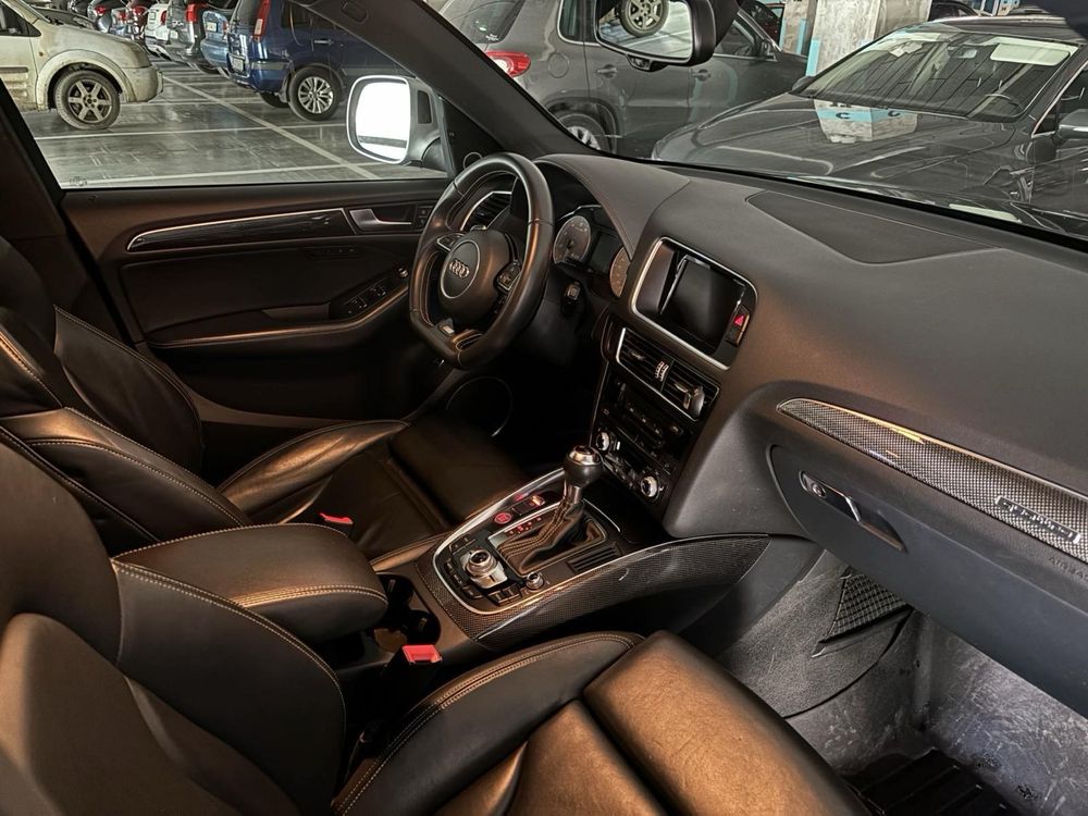 Автомобіль AUDI SQ5