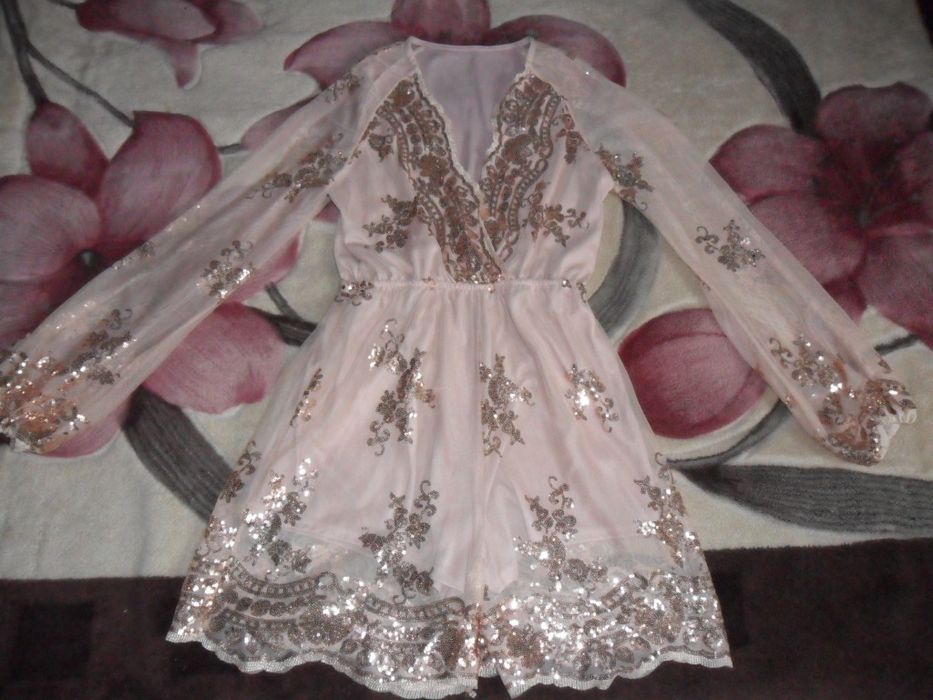 Шикарный комбинезон пайетки 42-44 р, платье