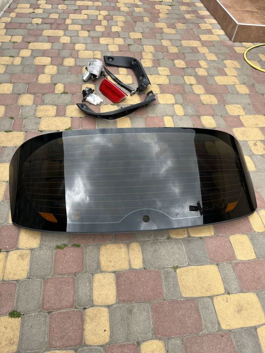 Стекло заднее Ниссан Жук