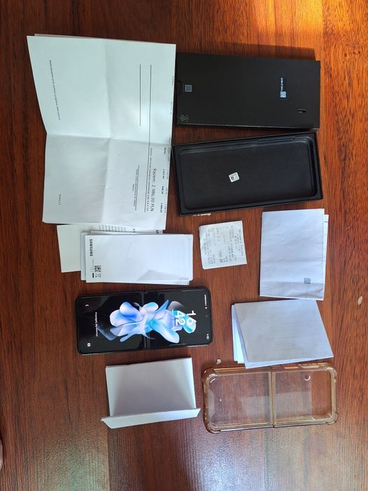 Samsung Z flip 4 enterprise edition stan idealny 8/128gb w100%sprawny