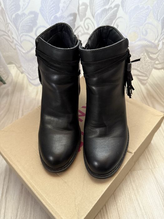 Buty czarne botki na słupku Jenny Fairy CCC r 38