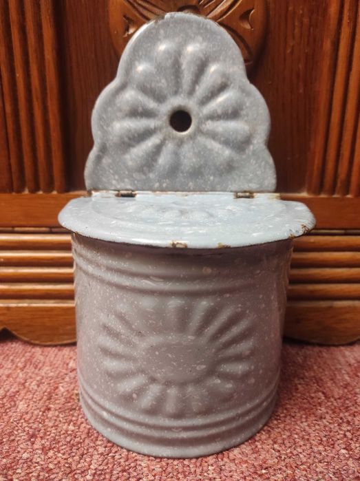 Emaliowany pojemnik na sól / przyprawy /  .PRL , Vintage . Światowit