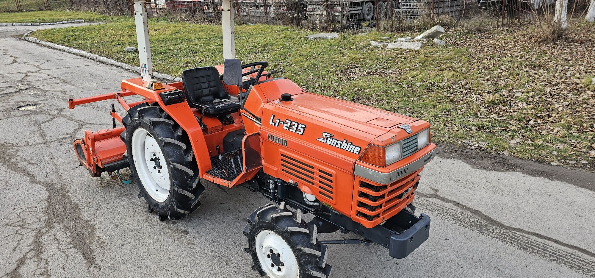 Мінітрактор Трактор Японский Kubota L1-235