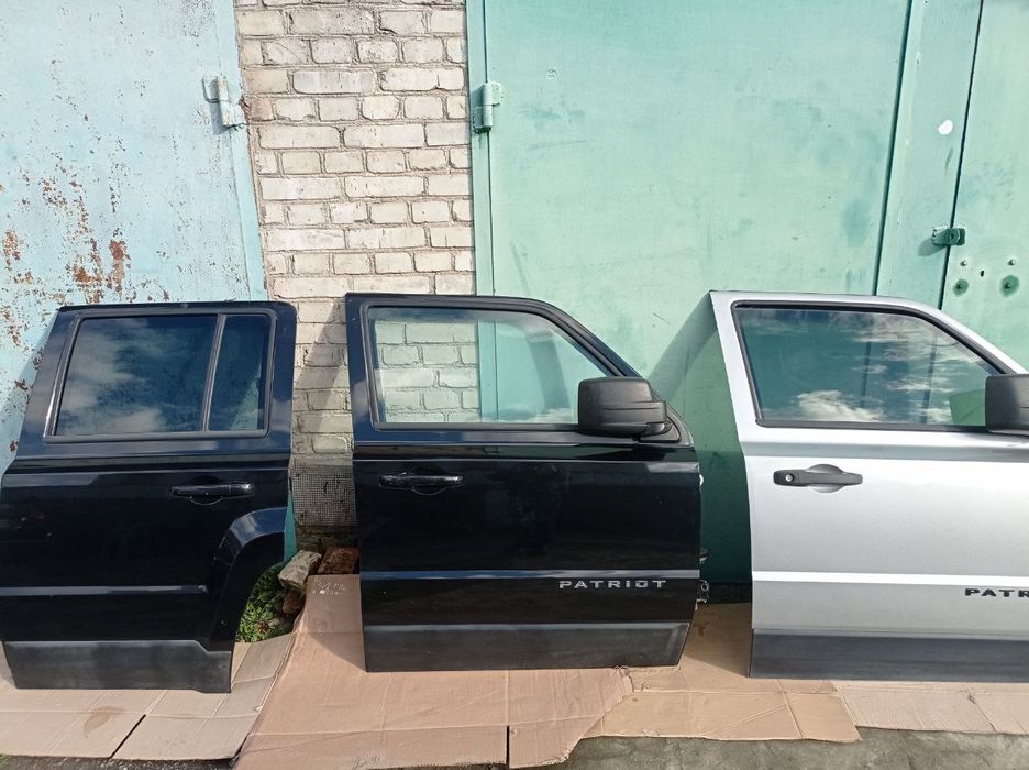 Дверка передня права, Jeep Patriot 11-16р оригінал бу Америка задня лі