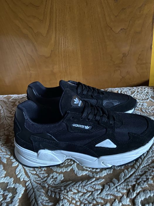 Adidas Novas tamanho 40