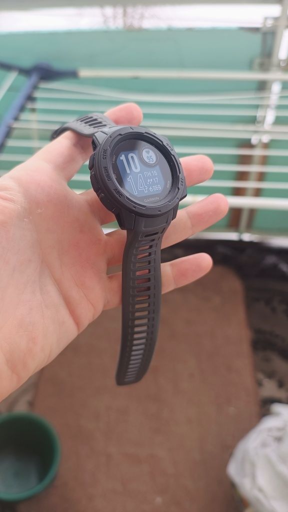 Garmin instinct смарт годинник