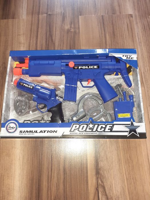 Zestaw policjanta pistolet karabin kajdanki