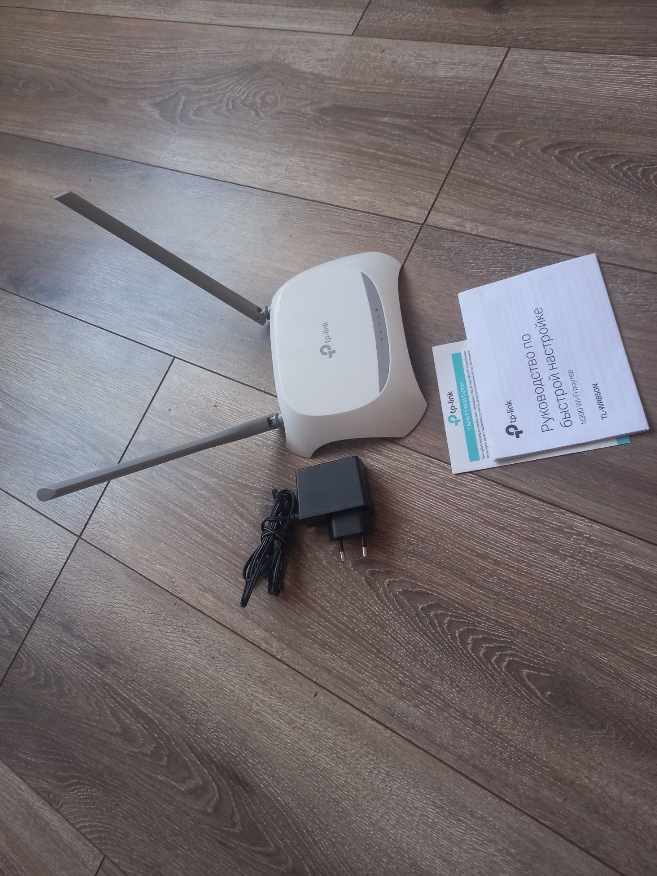 Роутер Tp-link TL-WR850N 

Продам практично новий роутер, у роботі був