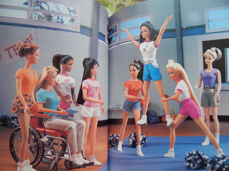 Книга про Барбі та Беккі англійською мовою, английский для школьников