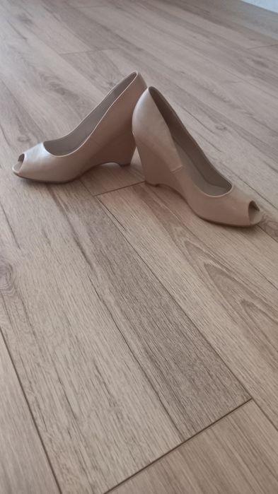 Туфлі жіночі бежеві на тонкетці