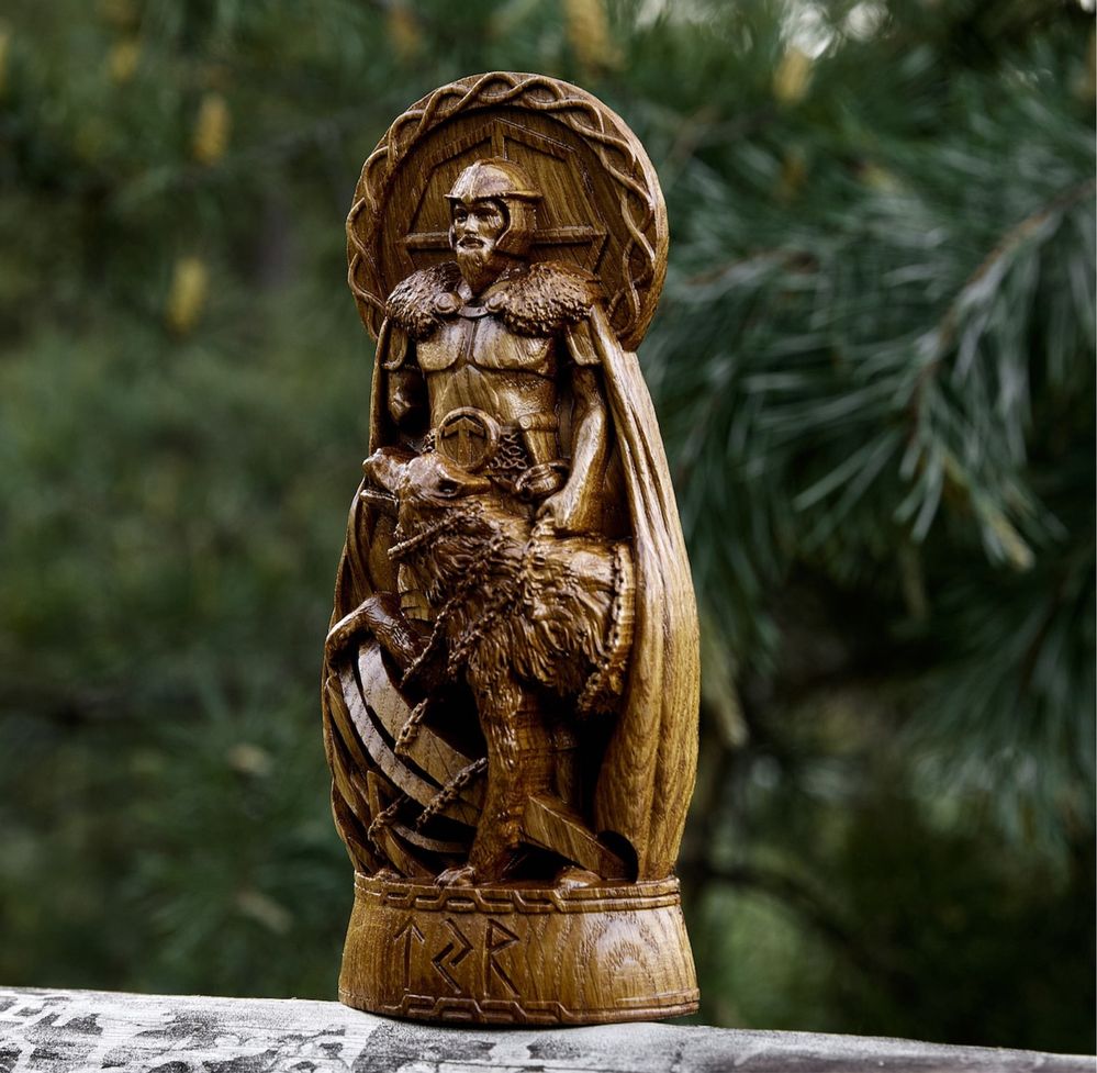 Статуетка з дерева- бог Тюр .
