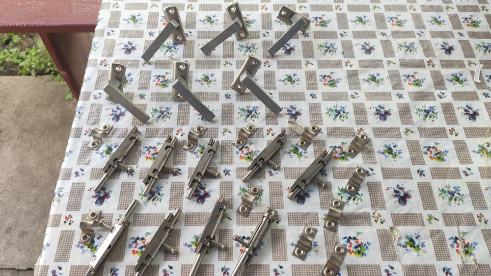 Дверные ручки и оконные