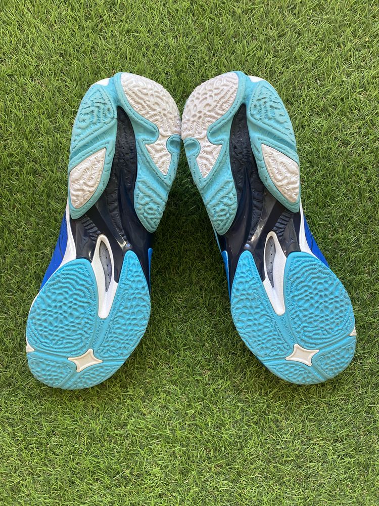 Волейбольні кросівки mizuno