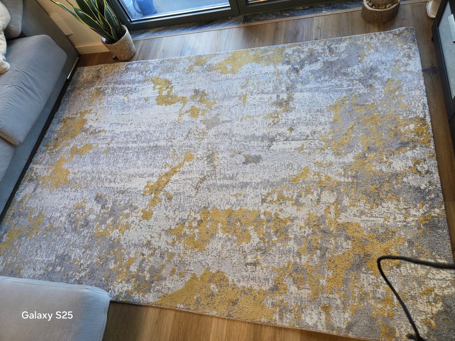 Tapete de sala amarelo