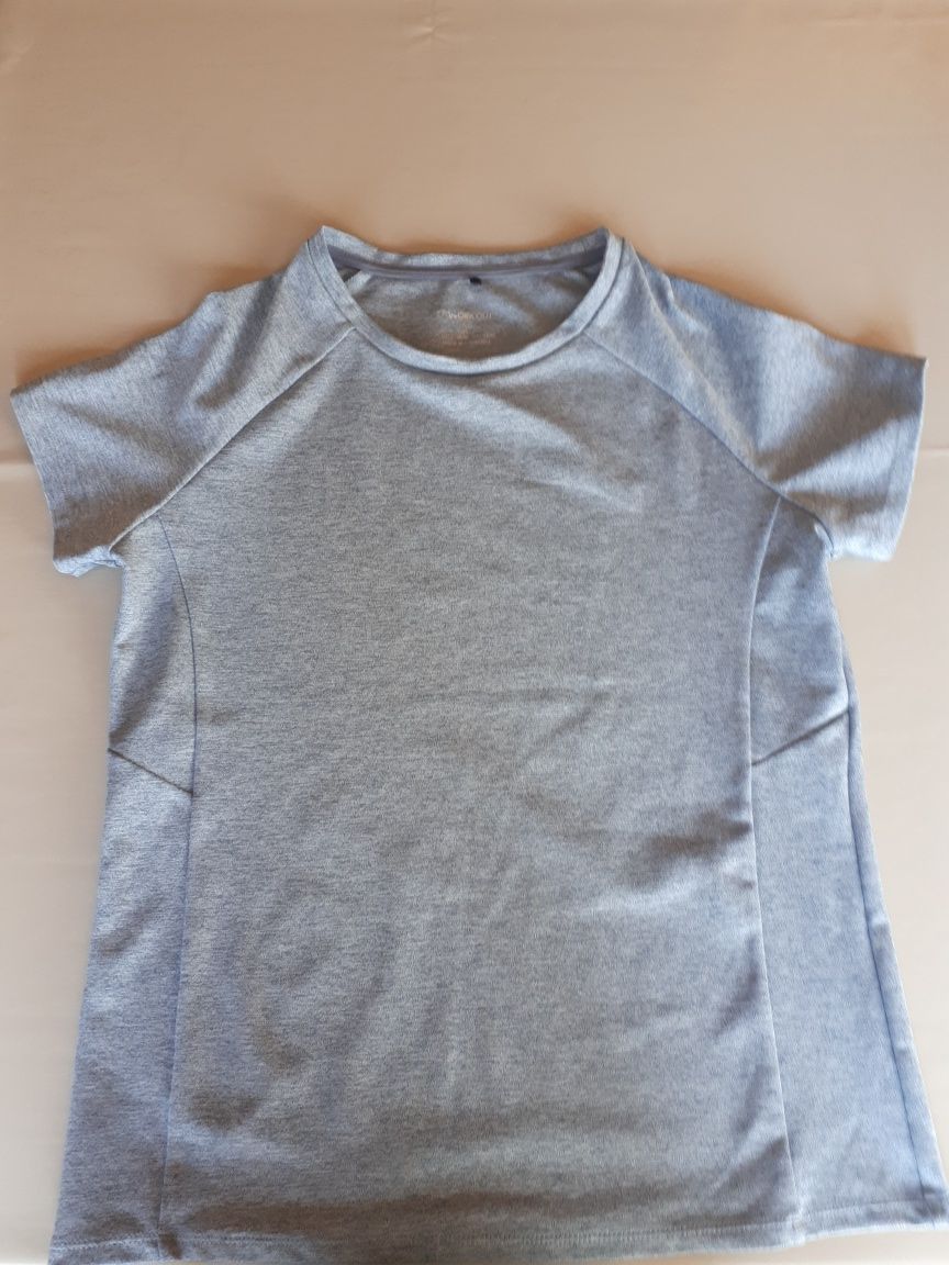 T-shirts  como novas
T 38/40
T