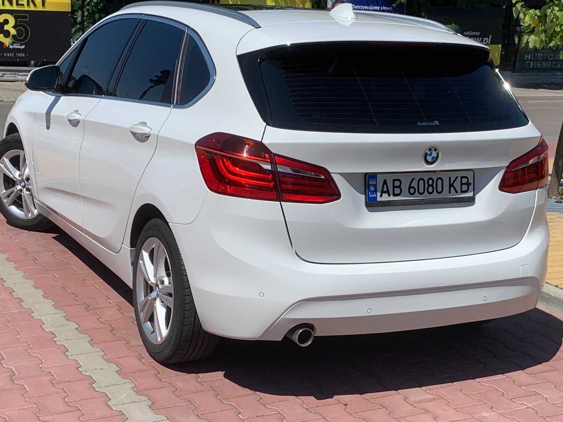 Автомобіль BMW білий 2015 року