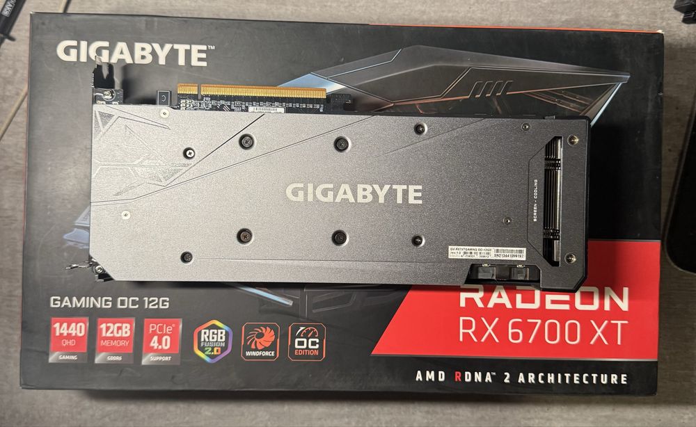 Видеокарта Gigabyte RX 6700 XT 12gb идеальная