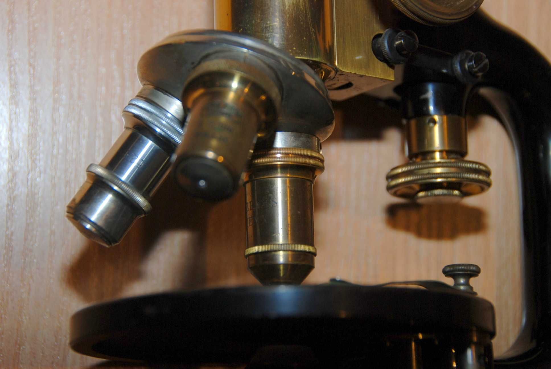 Mikroskop optyczny sygn. C. REICHERT WIEN XIX w.