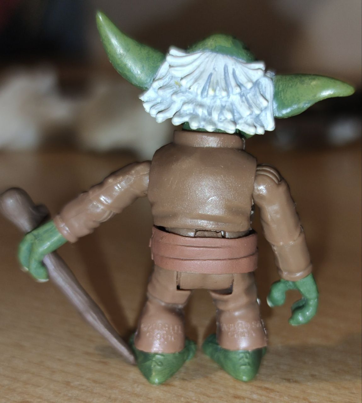 star wars yoda z laską 



FI