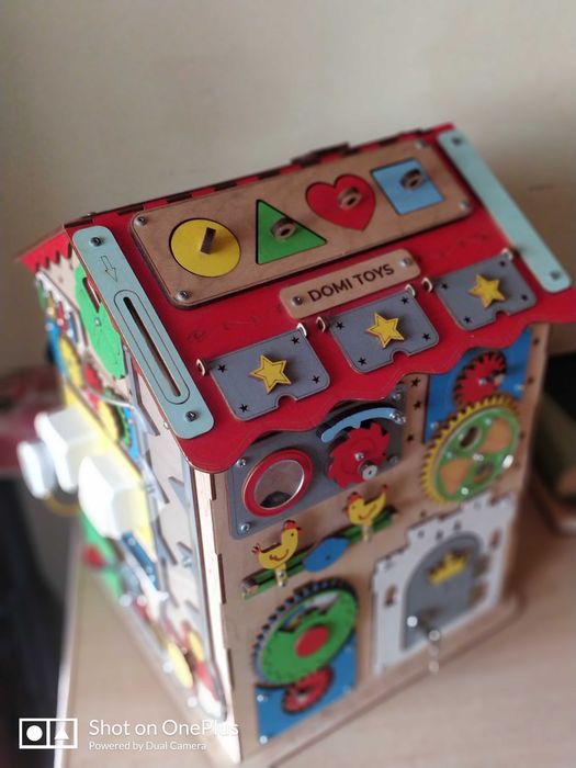 Drewniany Domek manipulacyjny Tablica sensoryczna piękny
