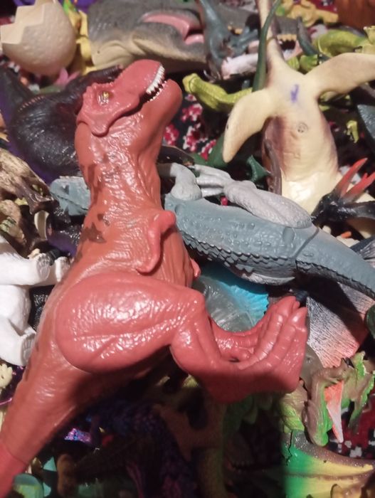 Коробка игрушек динозавров