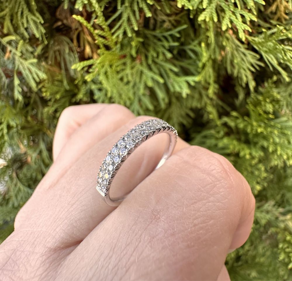 Золотая каблучка,»дорожка»,кольцо с бриллиантами,2,5 грама,16,8 розмір
