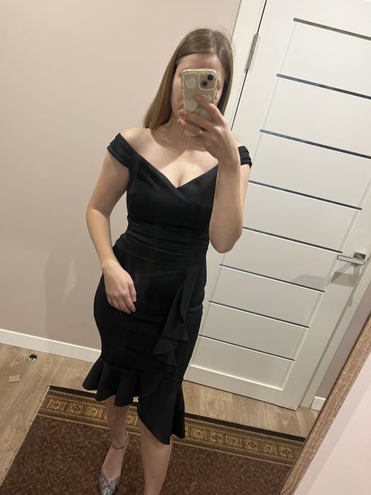 Чорна сукня в розмірі 42-44