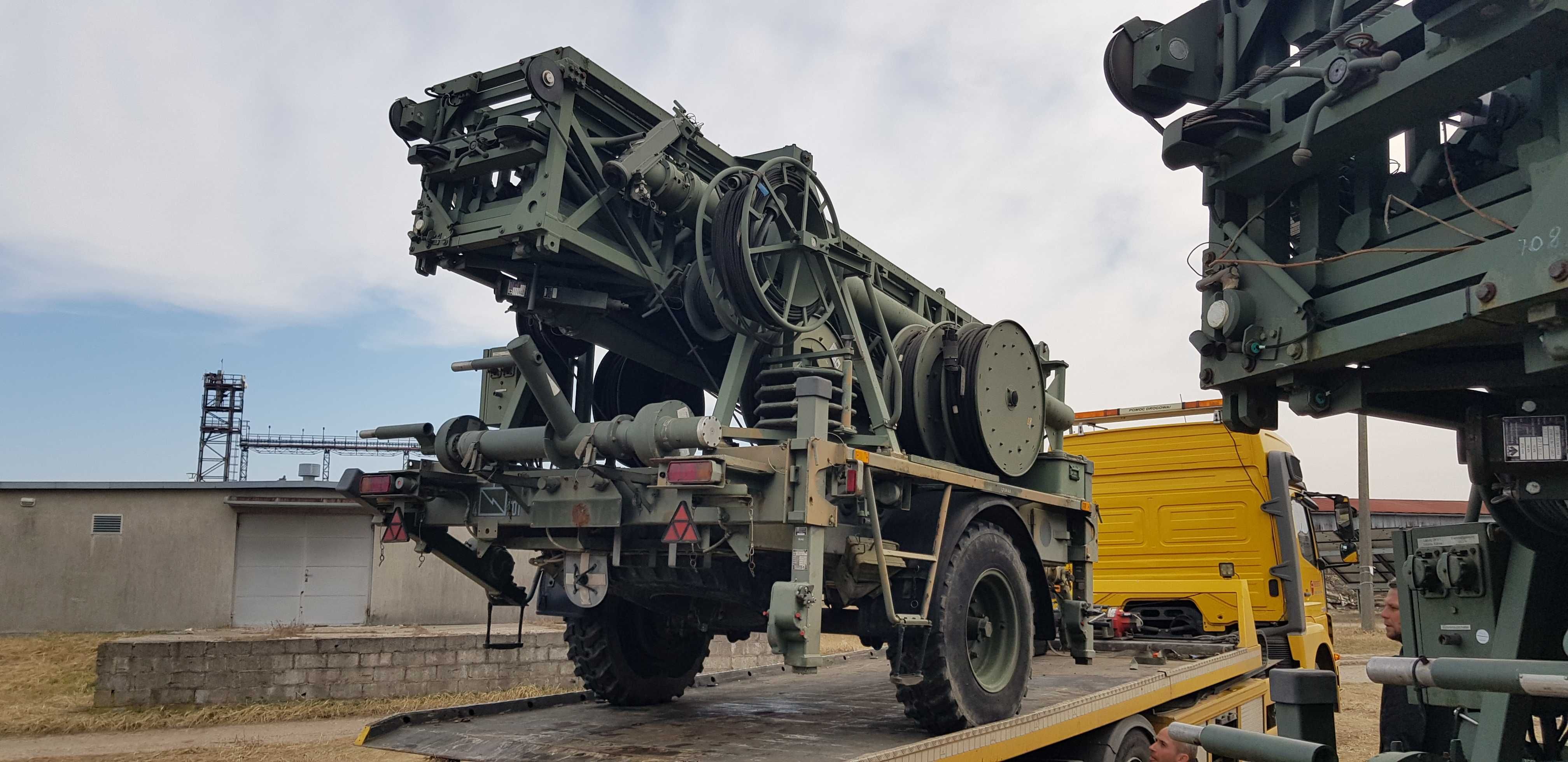 Maszt z niemieckiej bundeswehry - wieża mobilna 25m.