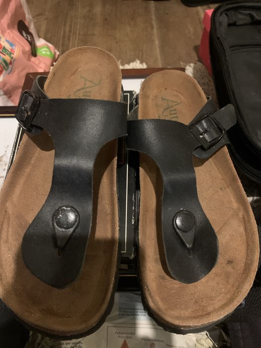 Sandalias em bom estado