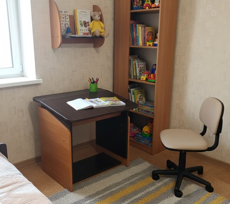 Парта дитяча, парта-трансформер, стіл. БУ.