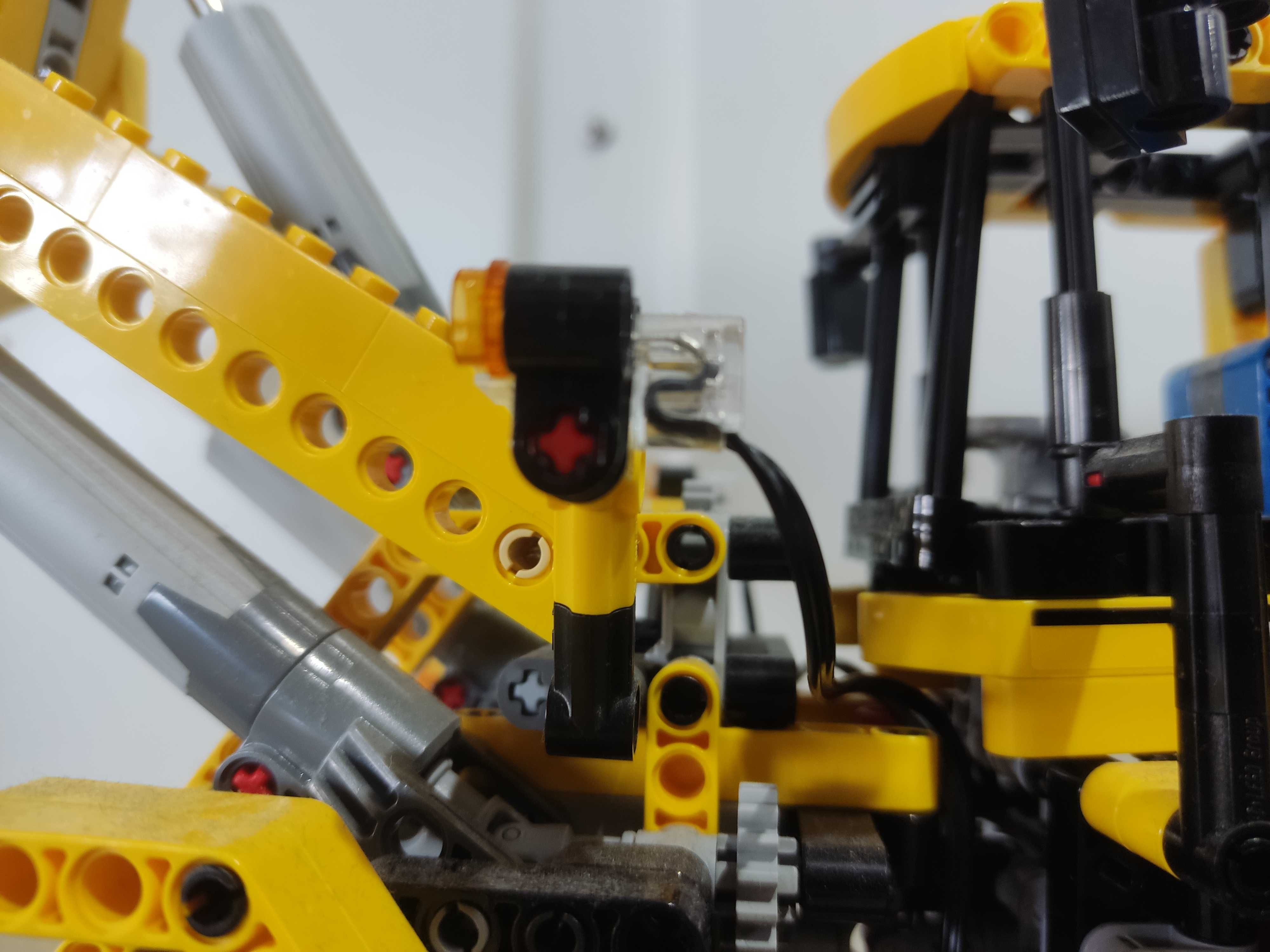 LEGO ® Technic ® Power funktion + 8265 ładowarka kołowa, koparka