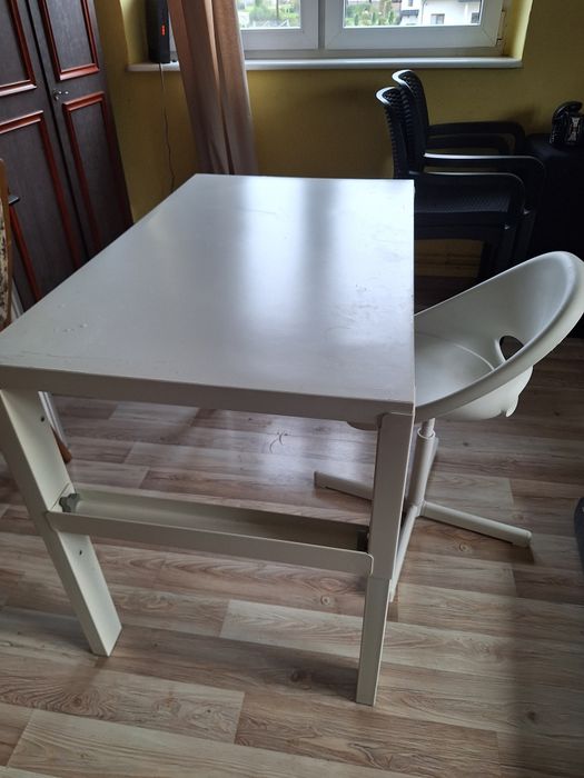 Biurko ikea pahl krzesło ikea lobergert