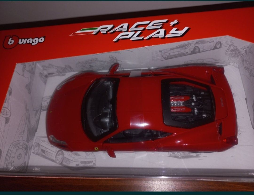 Bburago Ferrari 458 Italia, skala 1:24, race+play